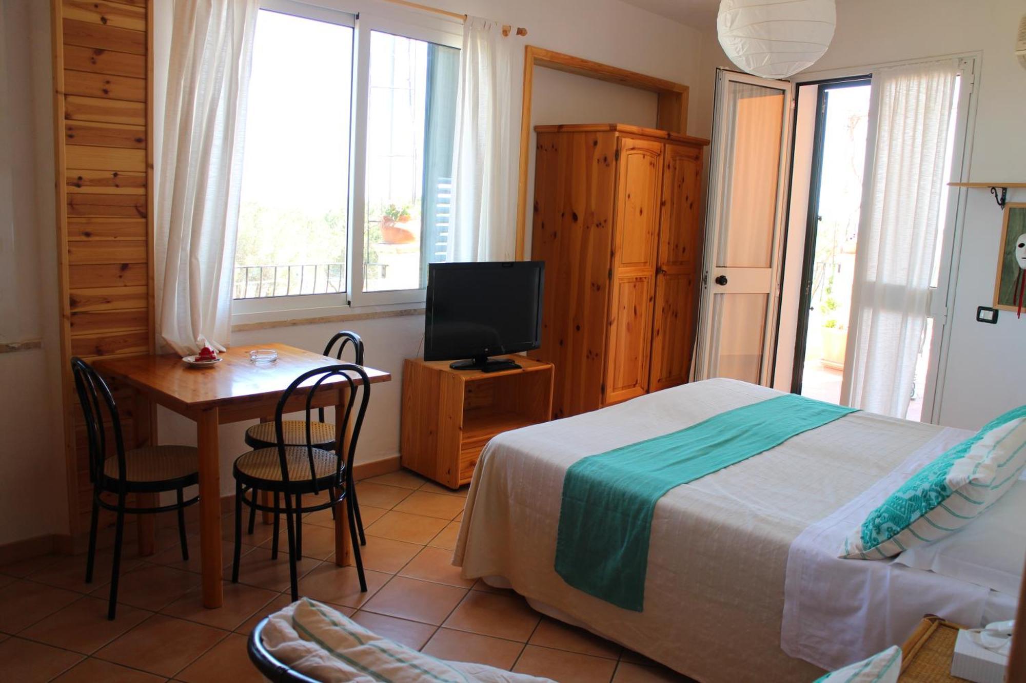 Domus De Janas Sul Mare Otel Bari Sardo Oda fotoğraf